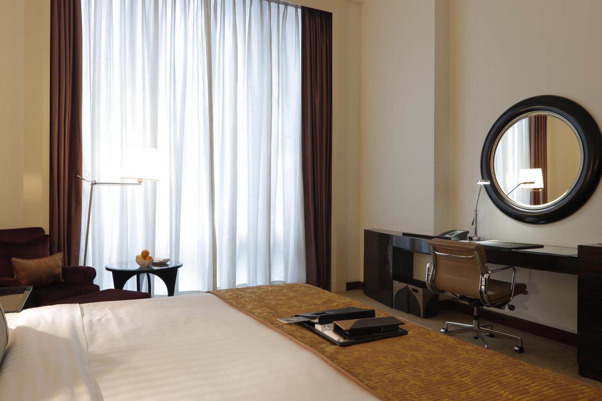 Fairmont Makati Hotel Makati City Exterior photo
