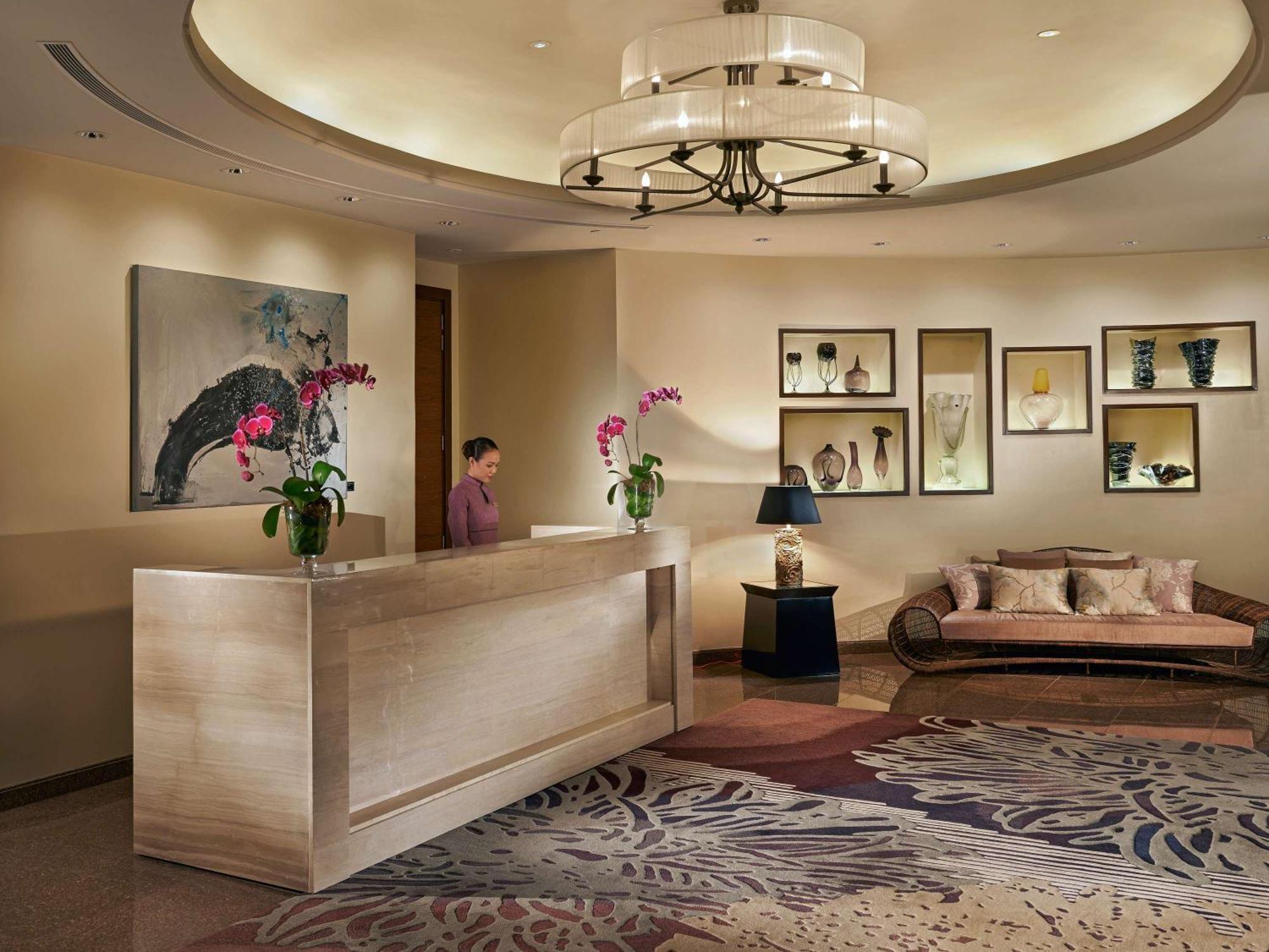Fairmont Makati Hotel Makati City Exterior photo The lobby of the hotel