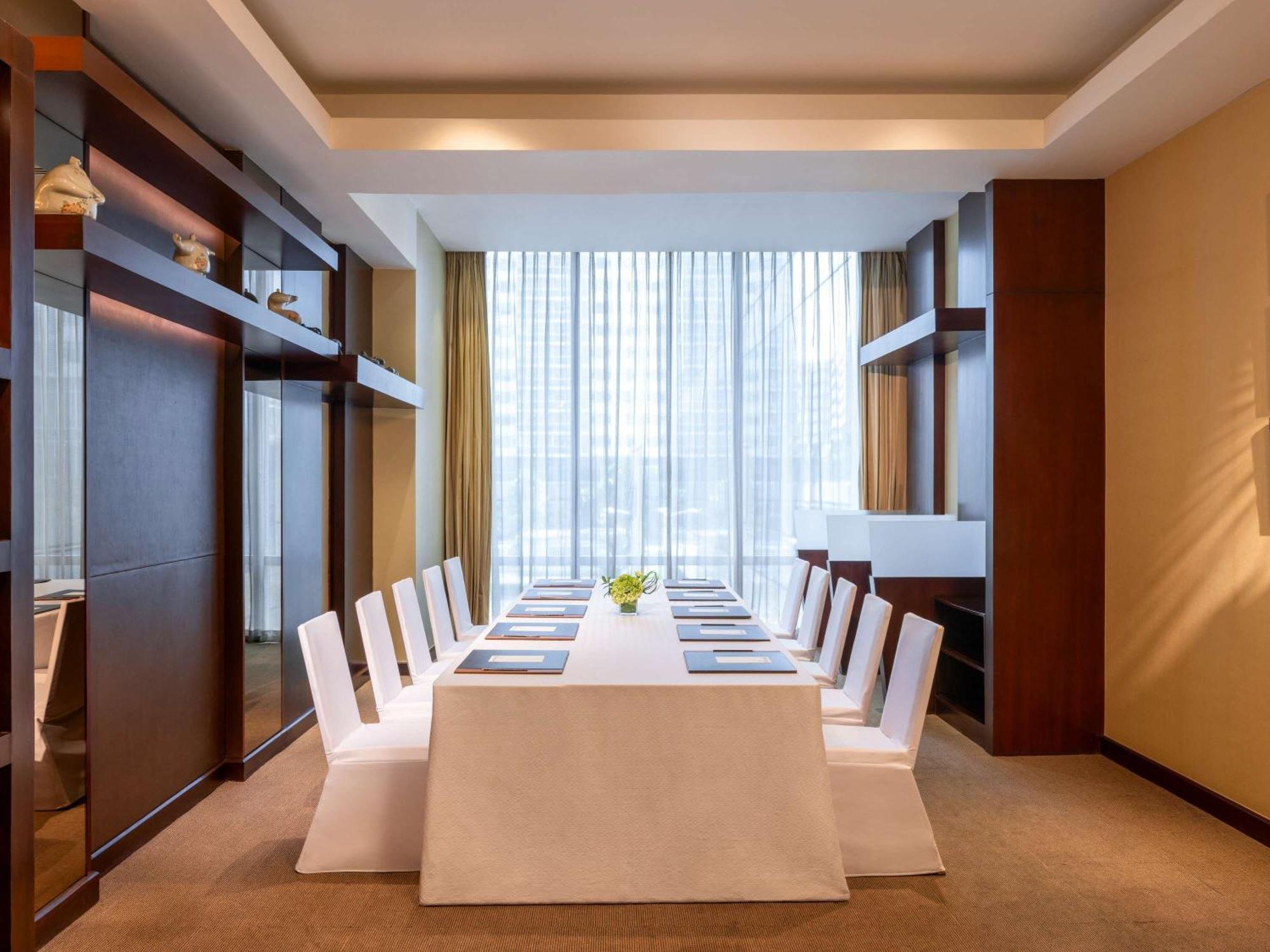 Fairmont Makati Hotel Makati City Exterior photo Meeting room
