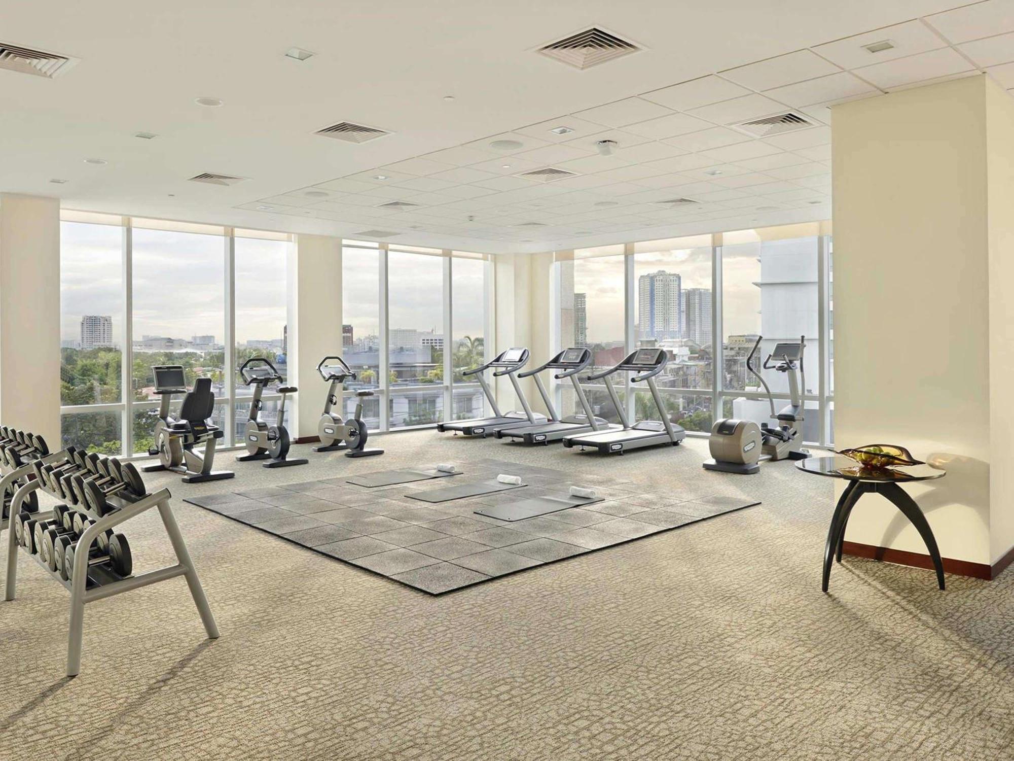 Fairmont Makati Hotel Makati City Exterior photo The gym at the 1000 Museum