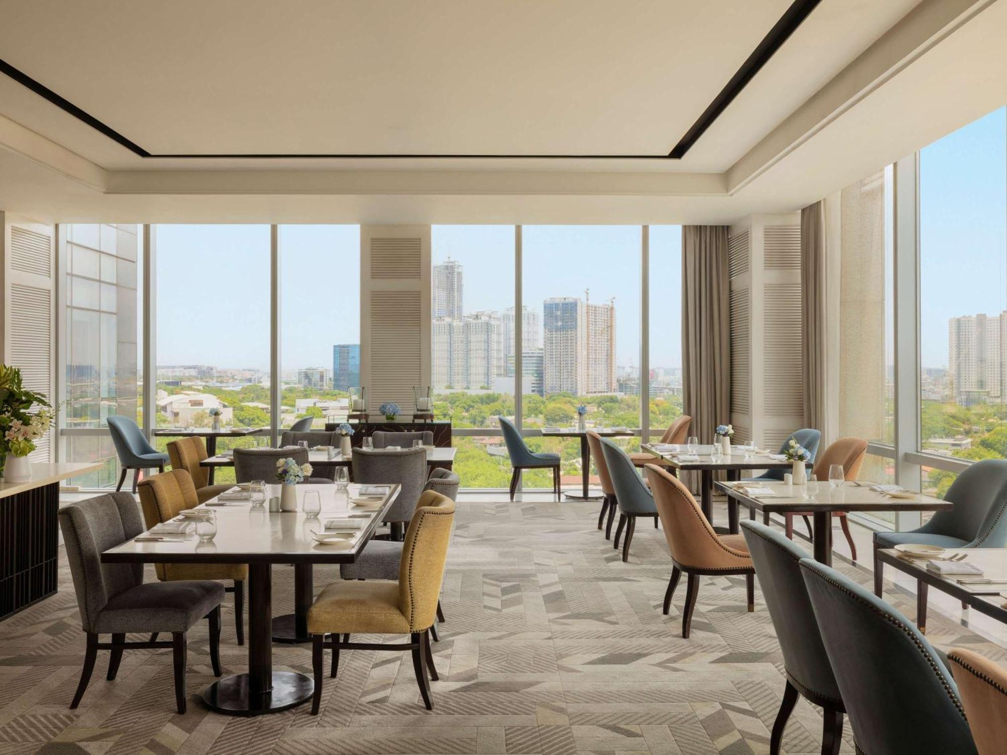 Fairmont Makati Hotel Makati City Exterior photo